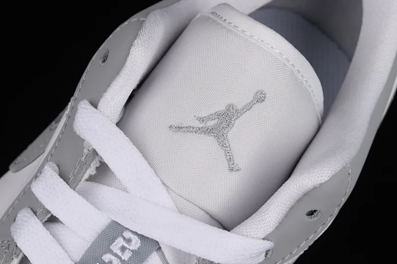 All categories Air Jordan Jordan series basketball shoes Air Jordan 1 Low G version pure original Air Jordan 1 Low AJ1 Joe 1 Wolf gray low-top cultural leisure sports sneakers DC0774-105